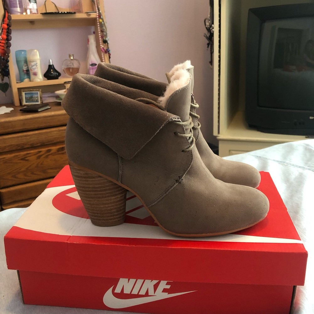 Cute women’s booties, size 8